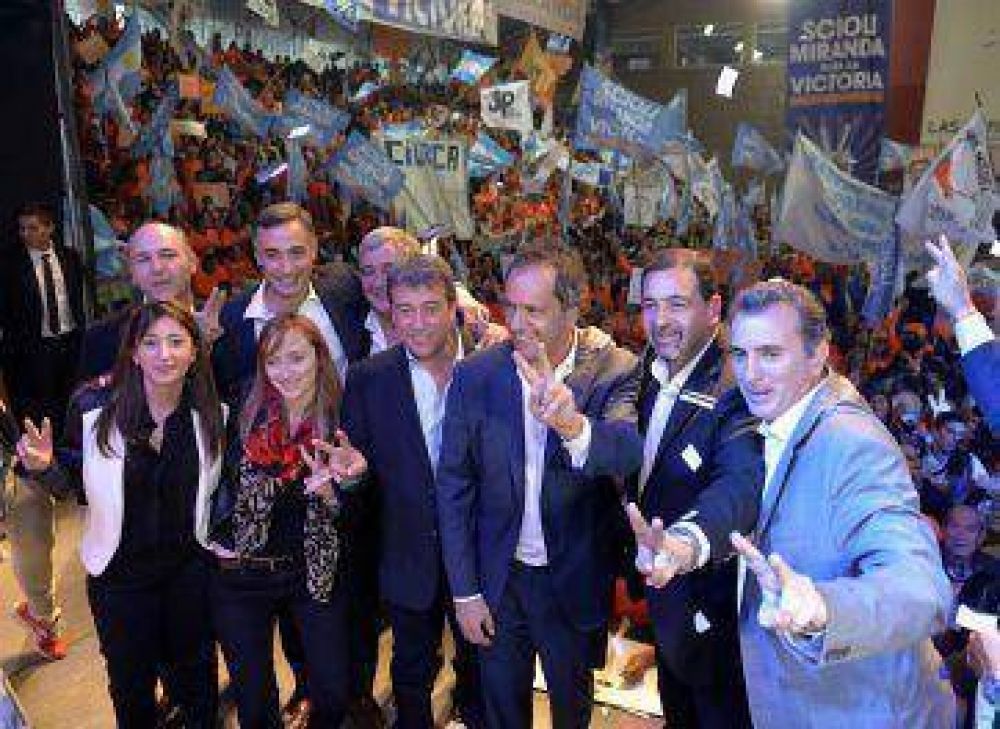 Scioli pas� por Mendoza para levantar al FpV