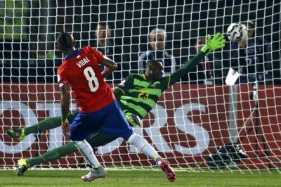 En su Copa Am�rica, Chile pudo festejar en el debut: 2 a 0 ante Ecuador