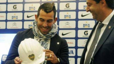 Operativo retorno: Angelici ya tiene fecha para ir a Chile a negociar con Tevez la vuelta a Boca