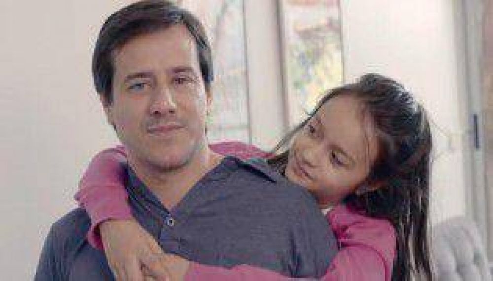 Junto a famosos, Recalde lanz� un nuevo spot de campa�a