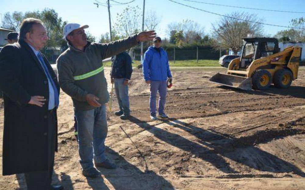 Z�ccaro intensifica la campa�a y sale a recorrer obras