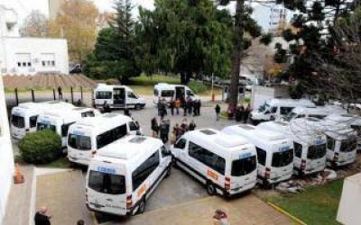 Escuelas Especiales bonaerenses recibieron camionetas 0 km