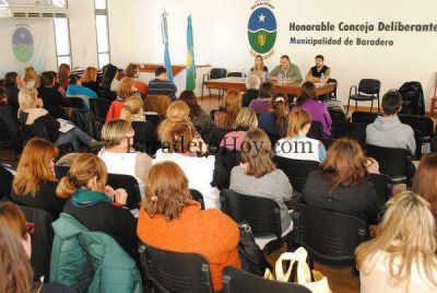 Charla de concientizaci�n sobre el eje �Noviazgos sin violencia�