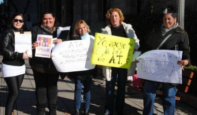 Acompa�antes terap�uticos juntaron firmas para pedir que se sancione una ley que los regule 