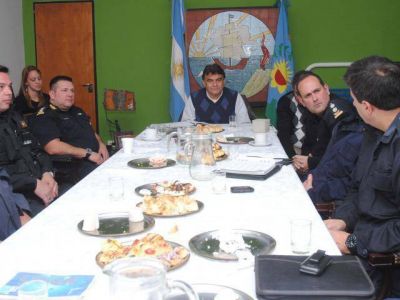Guti�rrez se reuni� con los jefes policiales