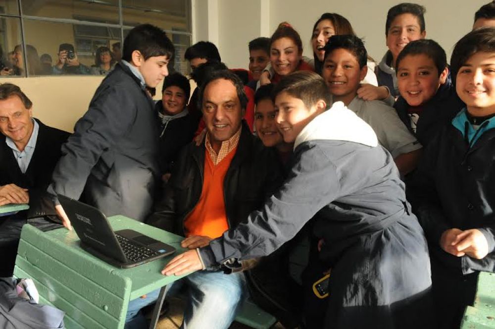 Scioli otorg� patrulleros en desuso a escuelas locales