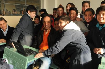 Scioli otorg� patrulleros en desuso a escuelas locales