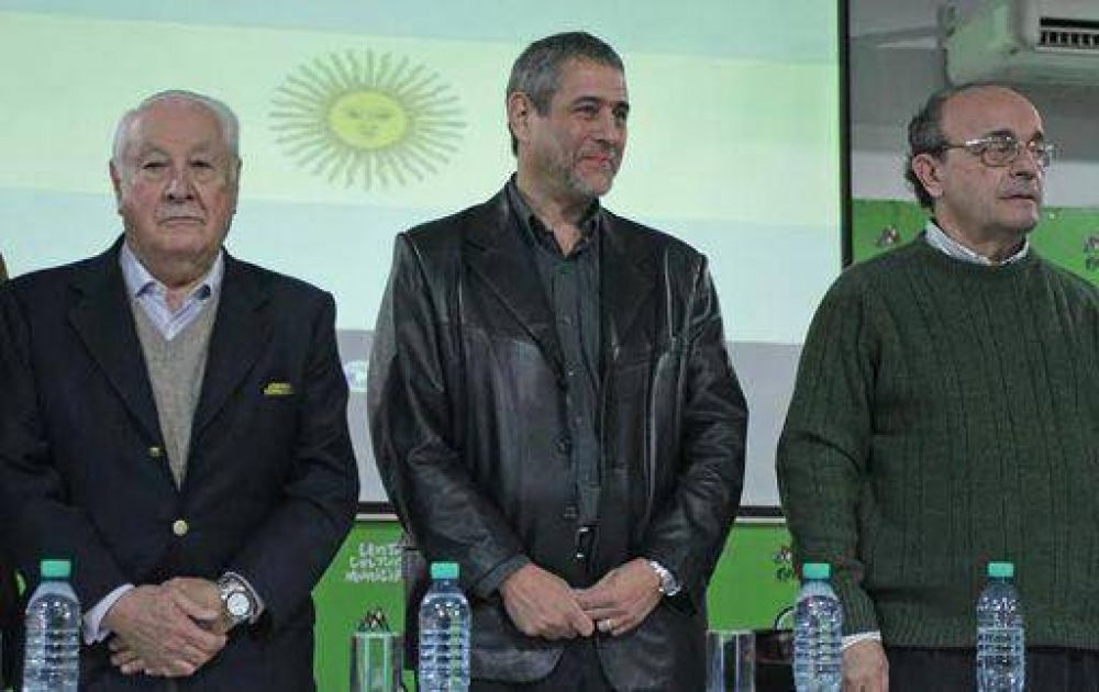 Ferraresi y Moreau encabezaron la charla �Democracia vs. Corporaciones�