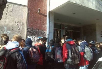 Alumnos de la T�cnica, enojados con la visita de Scioli.
