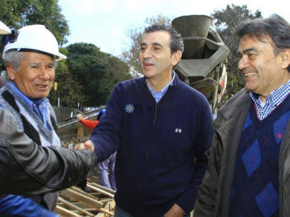 Randazzo y Guti�rrez recorrieron obras de electrificaci�n del Roca y el bajov�as de Espora