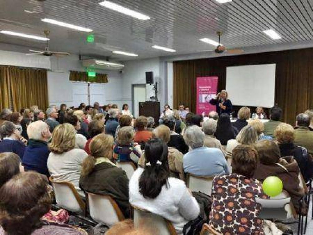 �LILITA� CARRIO EN BRAGADO PRESENTO SU LIBRO CON UN DETALLADO ANALISIS DE LA ACTUALIDAD POLITICA