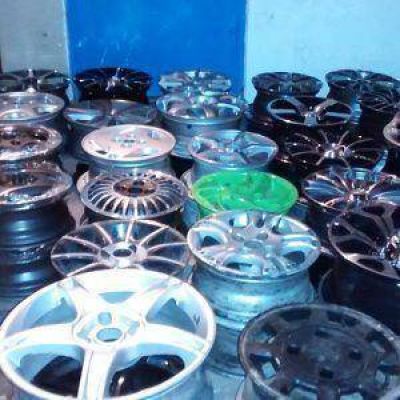 Cae banda de roba autos