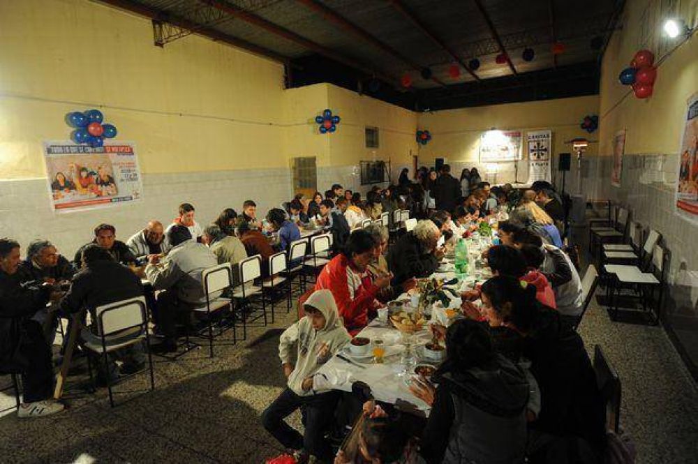 Noche de caridad platense con las personas sin techo