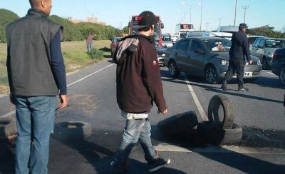 Tras el corte de ruta 11, arreglar�n sem�foros cerca de Parque Pe�a