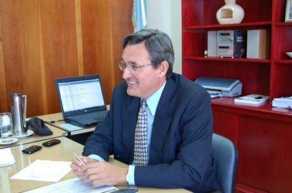 R�o Negro: Mendioroz comprometi� aporte para el traslado de equipamiento destinado al hospital de Bariloche desde los Estados Unidos