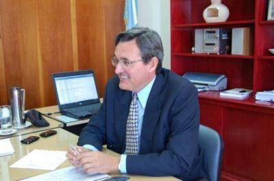 R�o Negro: Mendioroz comprometi� aporte para el traslado de equipamiento destinado al hospital de Bariloche desde los Estados Unidos