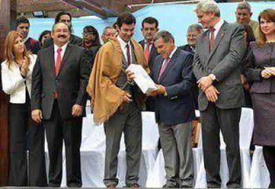 El gobernador de La Rioja comparti� con Urtubey los festejos por el aniversario de Tartagal