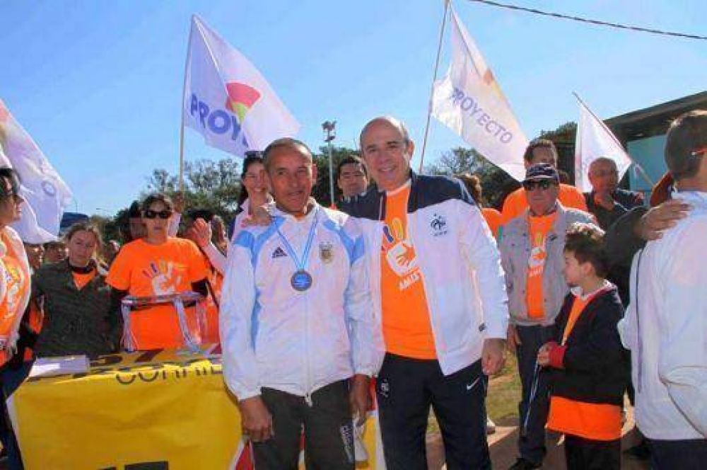 Canteros corri� la marat�n de Libres: �Una forma de predicar por la salud�