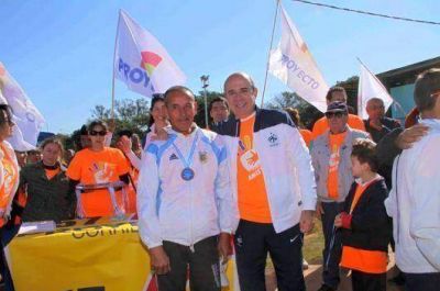Canteros corri� la marat�n de Libres: �Una forma de predicar por la salud�