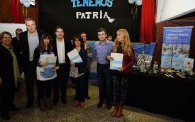 Hurlingham: Escuelas Primarias recibieron laboratorios m�viles