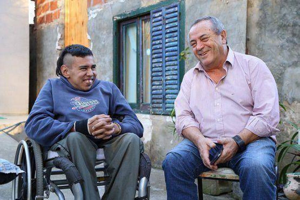 Passo visit� a Basy en Rinc�n y brind� su apoyo al festival solidario