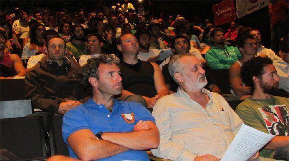 Guardavidas: �Vamos a hacer lo imposible para que no se aprueben los proyectos de La Perla y el Torre�n�