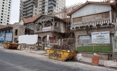 Levantan torre en el medio del Conjunto Patrimonial 11 de Septiembre