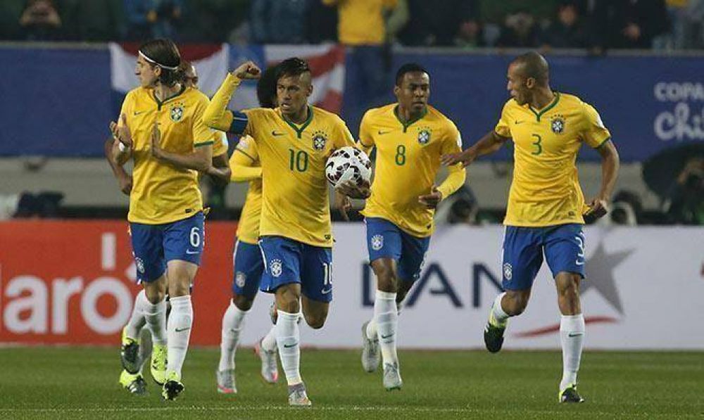 Neymar salv� a Brasil en el debut