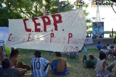 Estudiantes universitarios reclaman una Casa de Patagones en La Plata