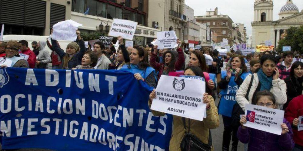 ADIUNT amenaza con no empezar el segundo cuatrimestre si se quita el extra de $1000 al sueldo