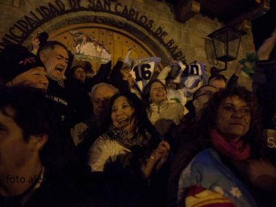 Festejaron el triunfo de Weretilneck en el Centro C�vico