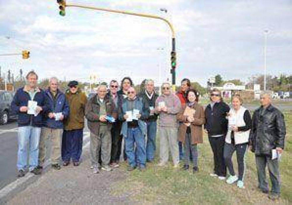 Los juninenses salen cada s�bado a la ruta a reclamar por la autov�a Junin-Bs.As.