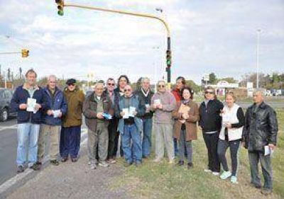 Los juninenses salen cada s�bado a la ruta a reclamar por la autov�a Junin-Bs.As.