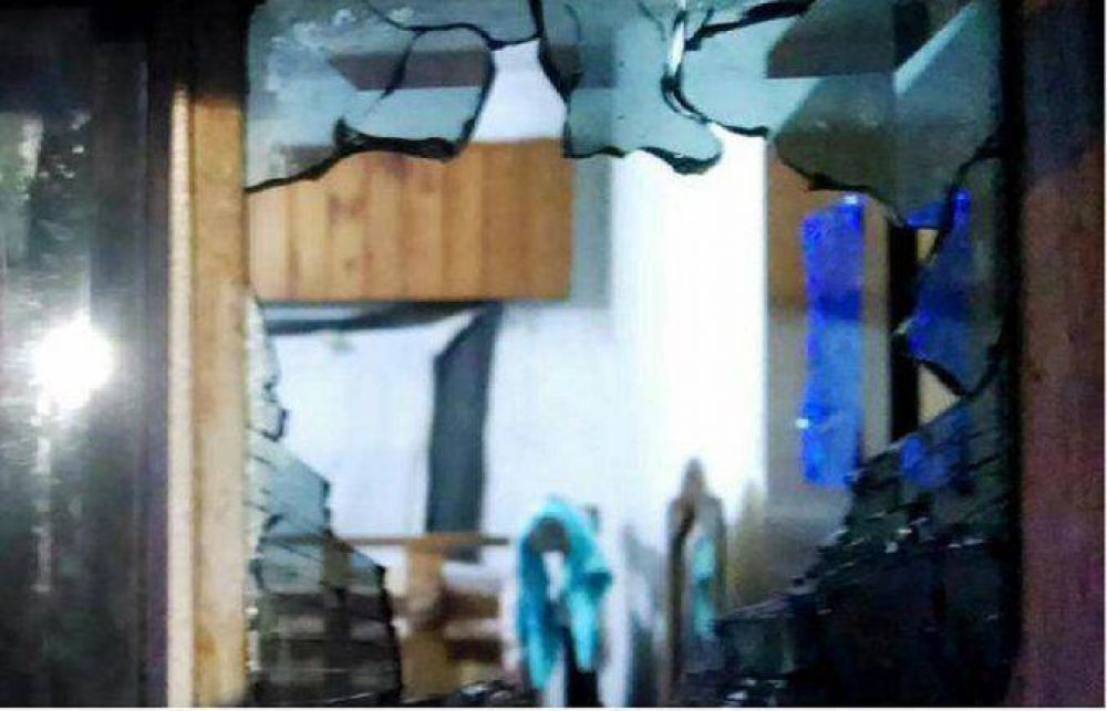 Una mujer muri� al quedar en medio de un tiroteo en Lan�s