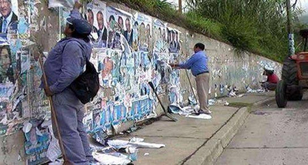 Limpieza de carteler�a electoral