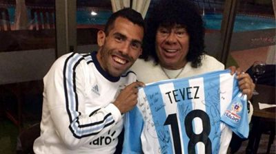 �La Mona� Jim�nez ya est� en Chile para alentar a la selecci�n