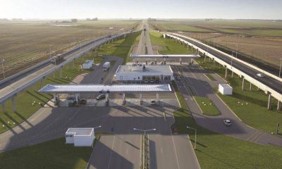 Inauguran la estaci�n de servicio sobre AU 9