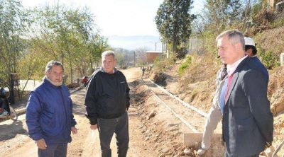 Con fondos propios, ya se asfaltan m�s de cincuenta cuadras en Villa Carlos Paz