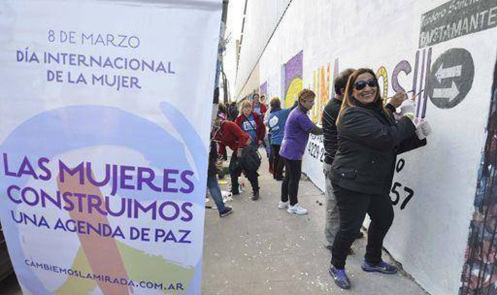 El Municipio de Lan�s realiz� la Jornada de murales �Ni una menos�