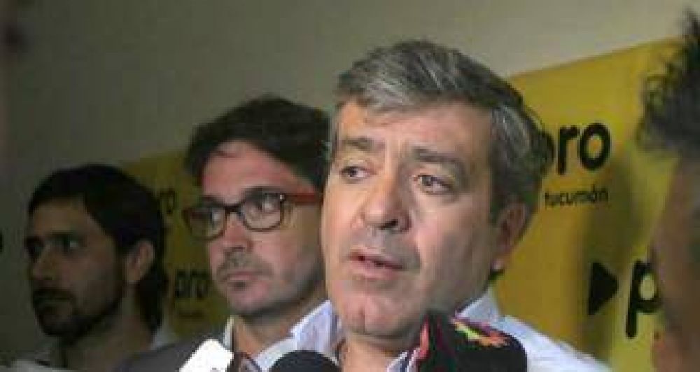 Cano eval�a la peligrosa estrategia de no ser candidato a senador