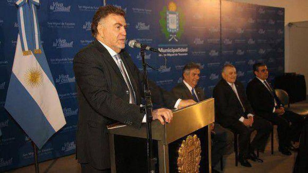 Amaya tom� juramento y puso en funciones a nuevos funcionarios