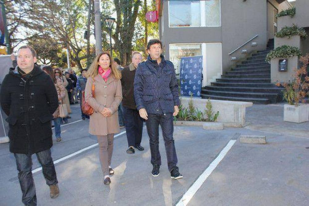 Finaliz� la remodelaci�n integral del centro comercial en las Lomas de San Isidro