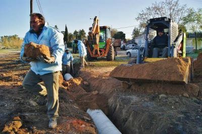 Realizan obras para mejorar las calles de la ciudad