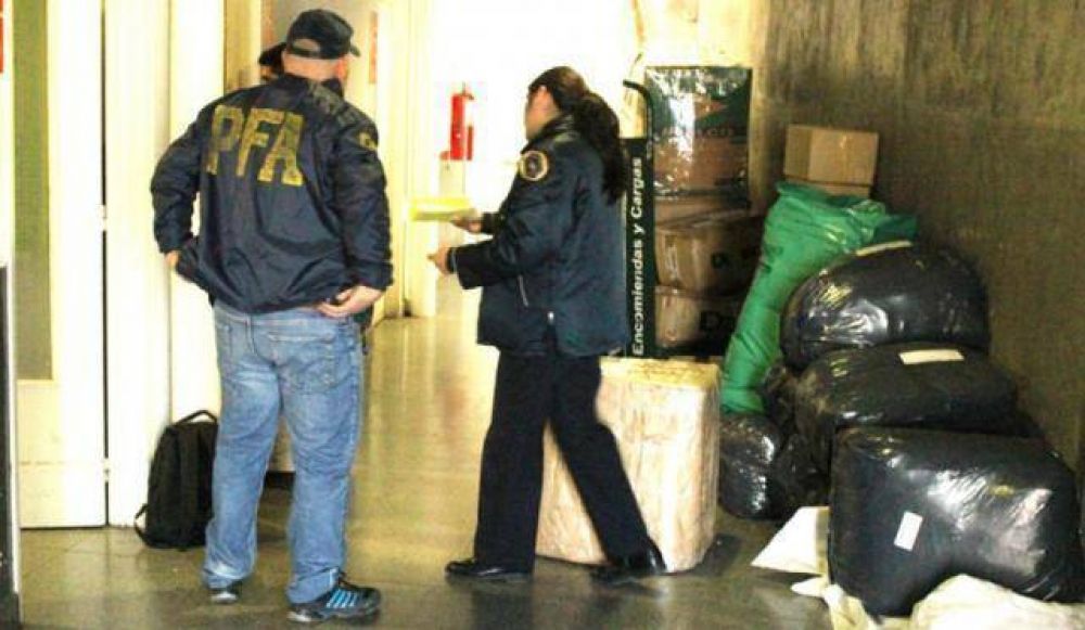 Secuestran casi 65 kilos de marihuana en la terminal