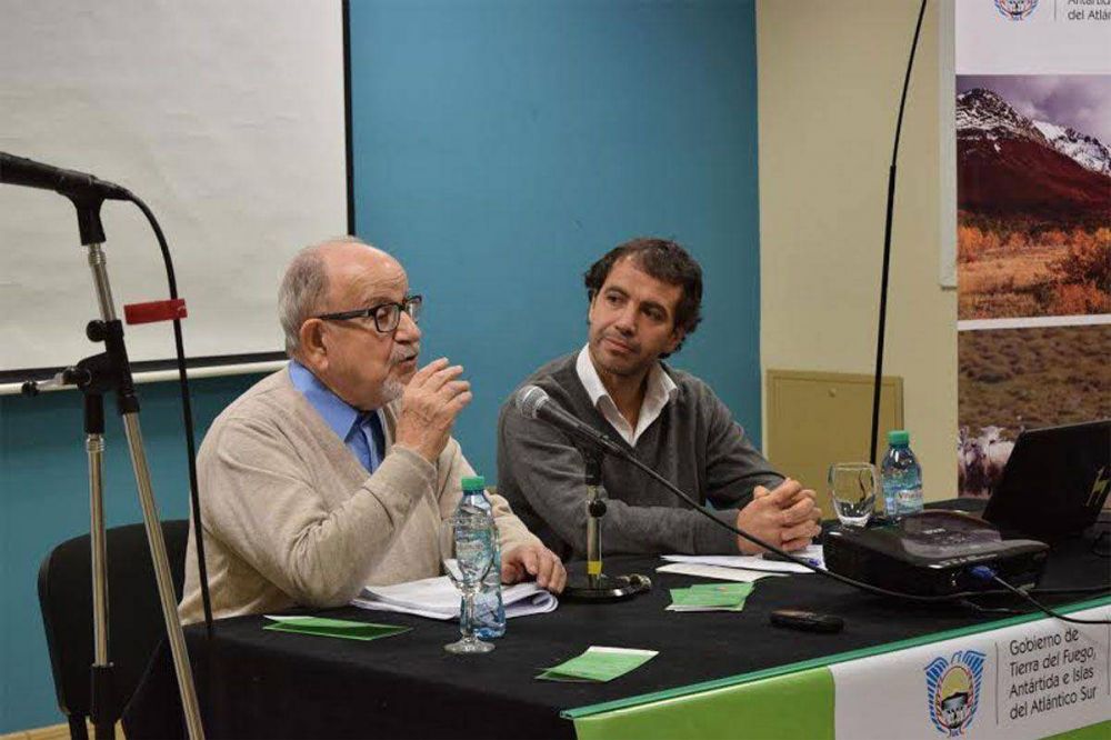 El candidato a gobernador Federico Sciurano particip� del debate organizado por Renacer