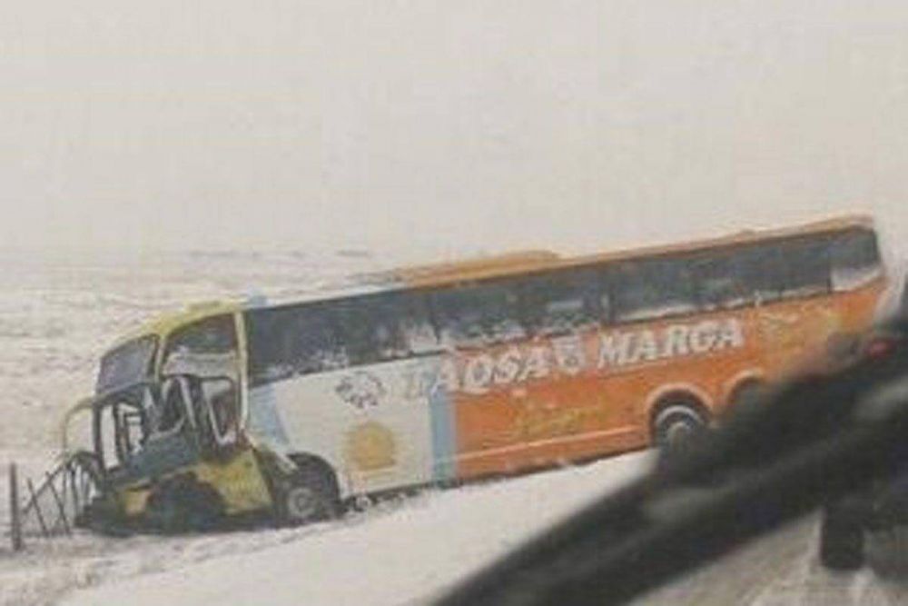  Colectivo argentino choc� con bus chileno en la ruta internacional