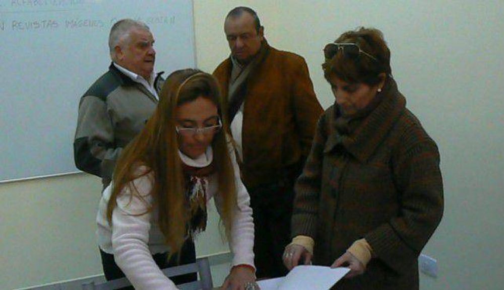 S�nchez entreg� $ 50.000 para el Caminemos Juntos 