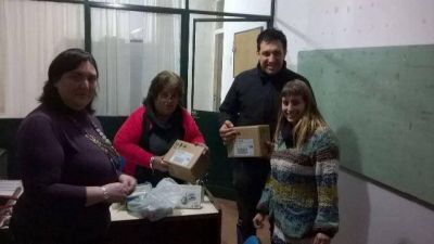 Entrega de material a�lico para el programa FINES