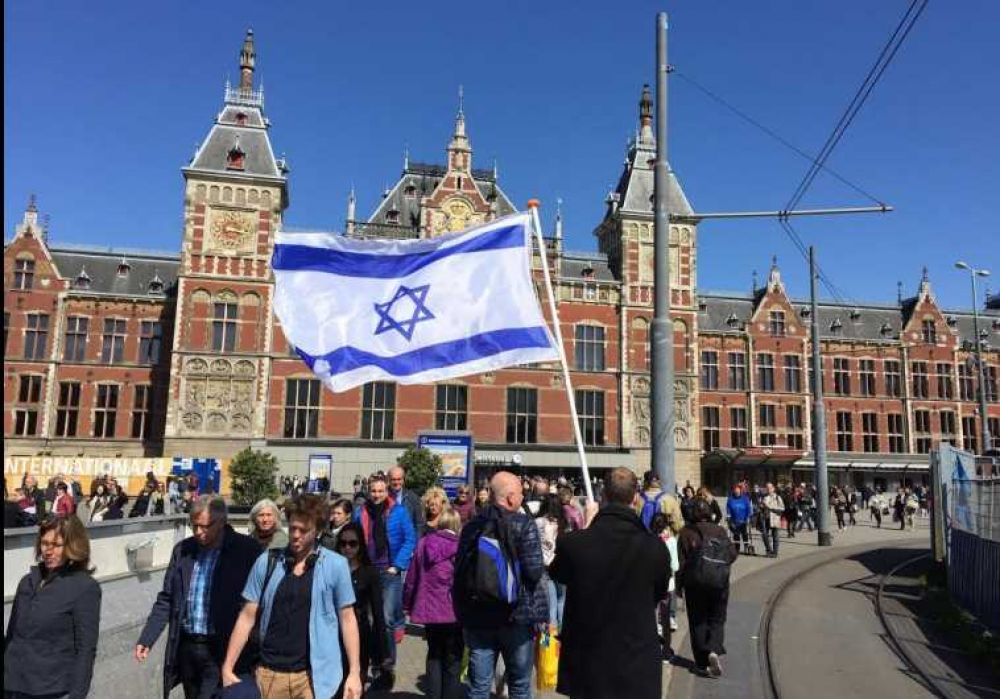 Holanda pospone la publicación de una encuesta que sugiere que el antisemitismo prevalece más entre musulmanes que en cristianos