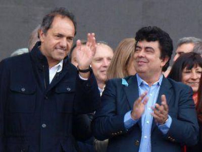 Precandidato resiste y pide que se baje uno